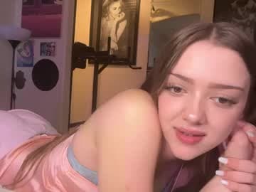 hey it's my first week here! come & say hi! 💕 #young #new #brunette #skinny